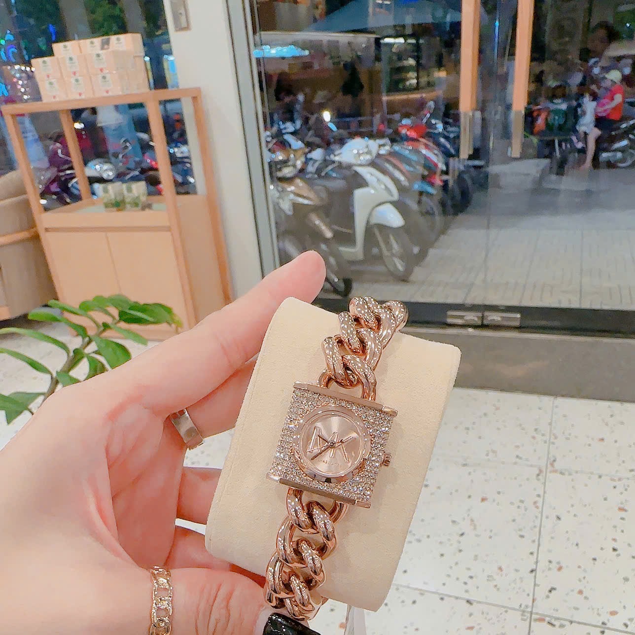 Đồng Hồ Michael Kors Chain Lock |Nữ Giới |Mặt Vuông |Dây Mắt Xích Rose Gold |Máy Pin (Quartz) |Size 25mm |donghogiatot.vn