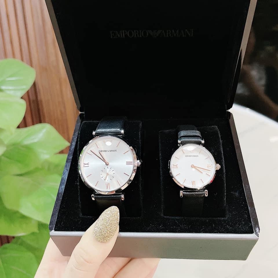 Đồng Hồ Emporio Armani Mặt Trắng Silver |Cặp Đôi |Mặt Tròn |Dây Da |Máy Pin (Quartz) |Size 32x40mm |Donghogiatot.vn