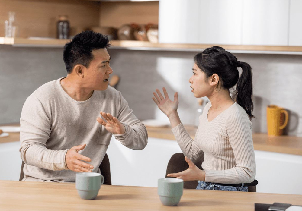 Vì bếp là nơi giữ lửa – mà lửa thì cần yên, không cần thêm dầu