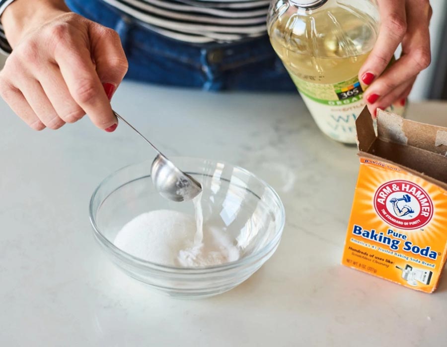 Dùng giấm và baking soda để làm sạch sâu