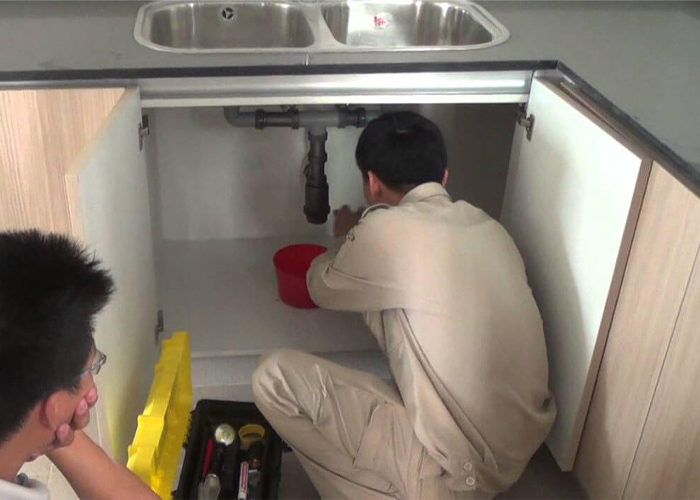 Rò rỉ nước từ đường ống thoát nước