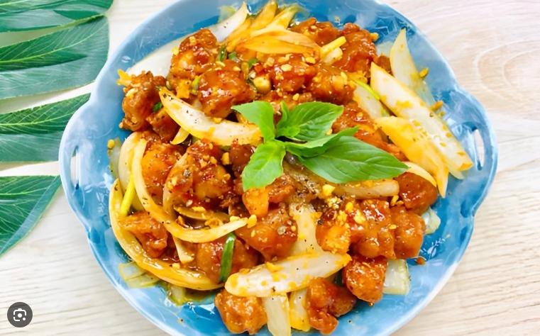 Sụn gà chiên nước mắm quả nhiên danh bất hư truyền, tuyệt kỹ ẫm thực được phô diễn khiến thực khách cảm thấy choáng ngợp trước hương vị đỉnh cao cảu món sụn gà chiên mắm