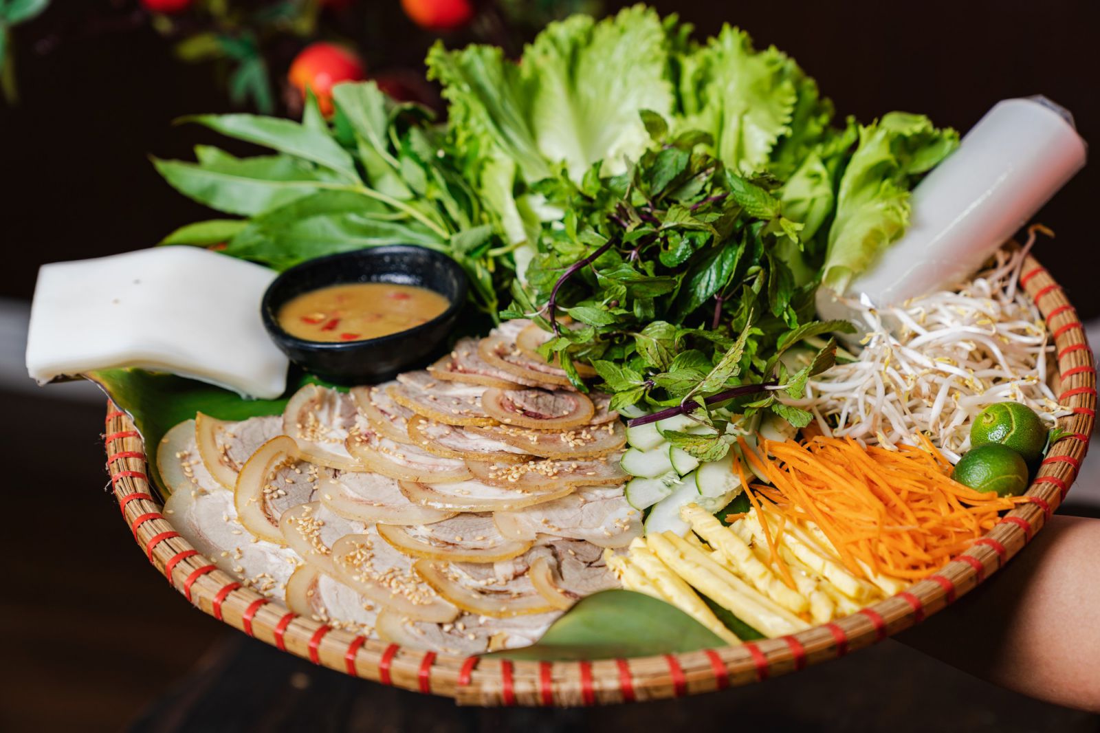 bò tơ củ chi hấp cuộn bánh tráng rau rừng