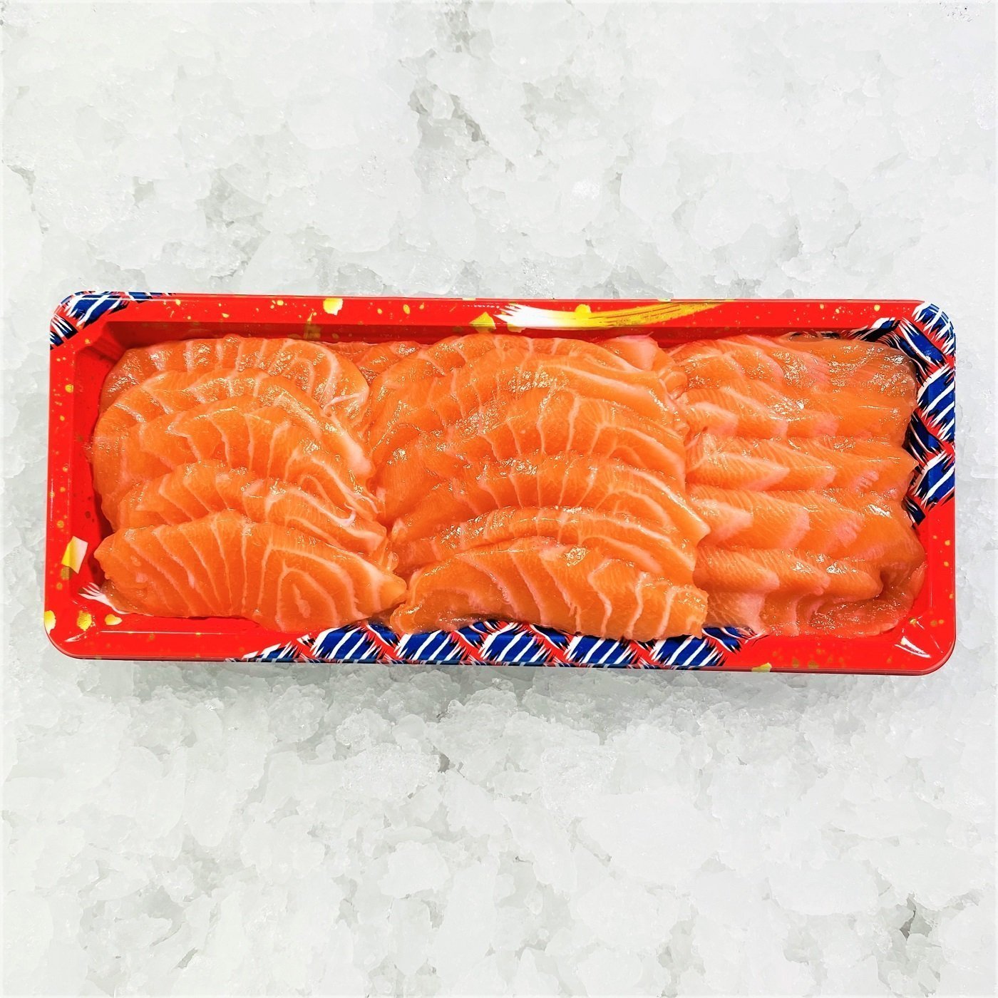 Mua cá hồi Úc tại Amazing Foods sẽ được hỗ trợ cắt sashimi và các phụ liệu như nước tương, gừng, mù tạc