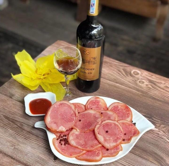 CHÂN GIÒ Ủ MUỐI HUN KHÓI CỦA AMAZING FOODS ĐƯỢC SẢN XUẤT THEO CÔNG THỨC BÍ TRUYỀN MANG HƯƠNG VỊ ĐỘC ĐÁO VỚI HƯƠNG THƠM NHẸ NHÀNG LẮNG ĐỌNG TRÊN ĐẦU LƯỠI