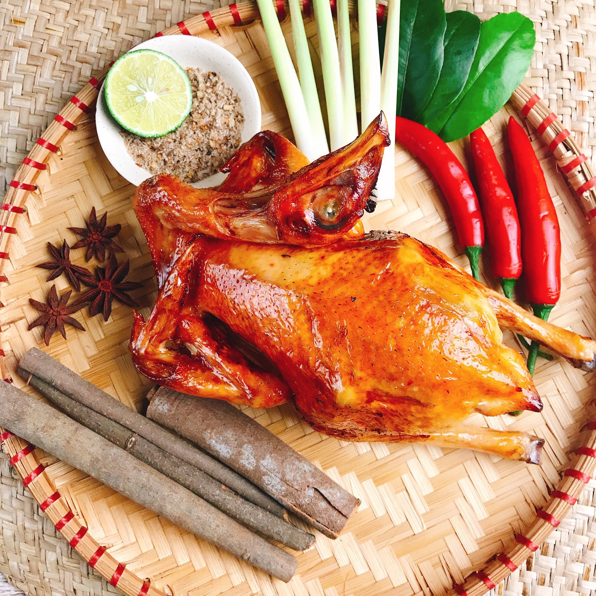 Gà THẢ VƯỜN nướng LU