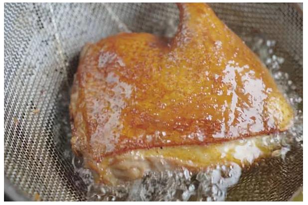 cách chiên đùi vịt trước khi tiềm