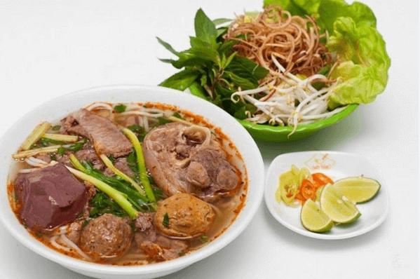 Bún bò giò heo là món ăn truyền thống mang tinh hoa văn hoá ẩm thực Xứ huế