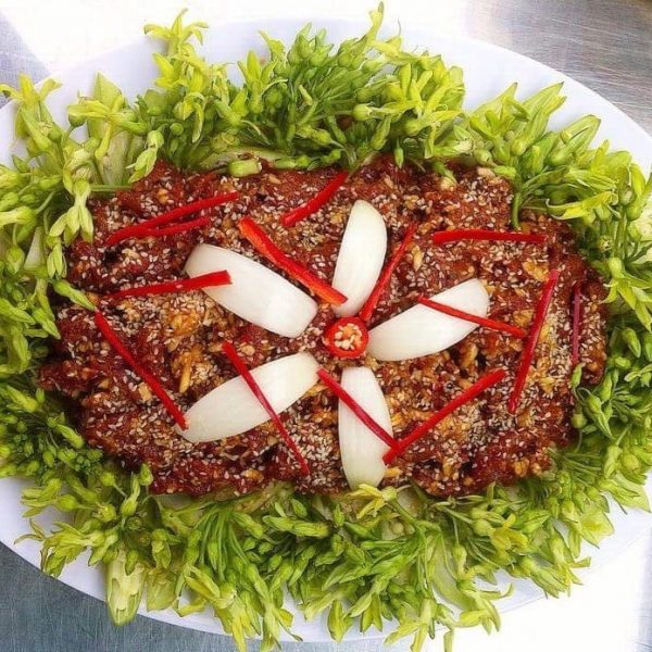 đà điểu né bông thiên lý là món ăn đặc sắc tại các buổi tiệc liên hoan.