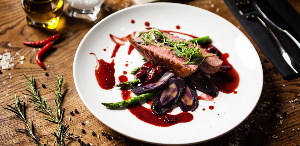 Ức Vịt Áp Chảo Sốt vang đỏ