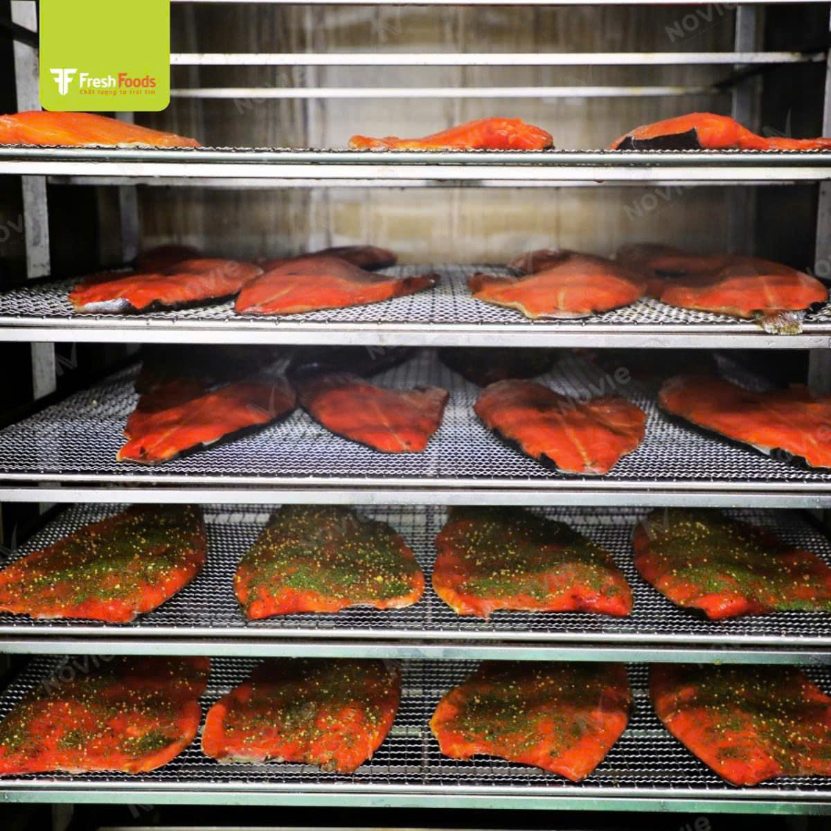 Cá hồi hun khói nguyên vị tại Amazing Foods