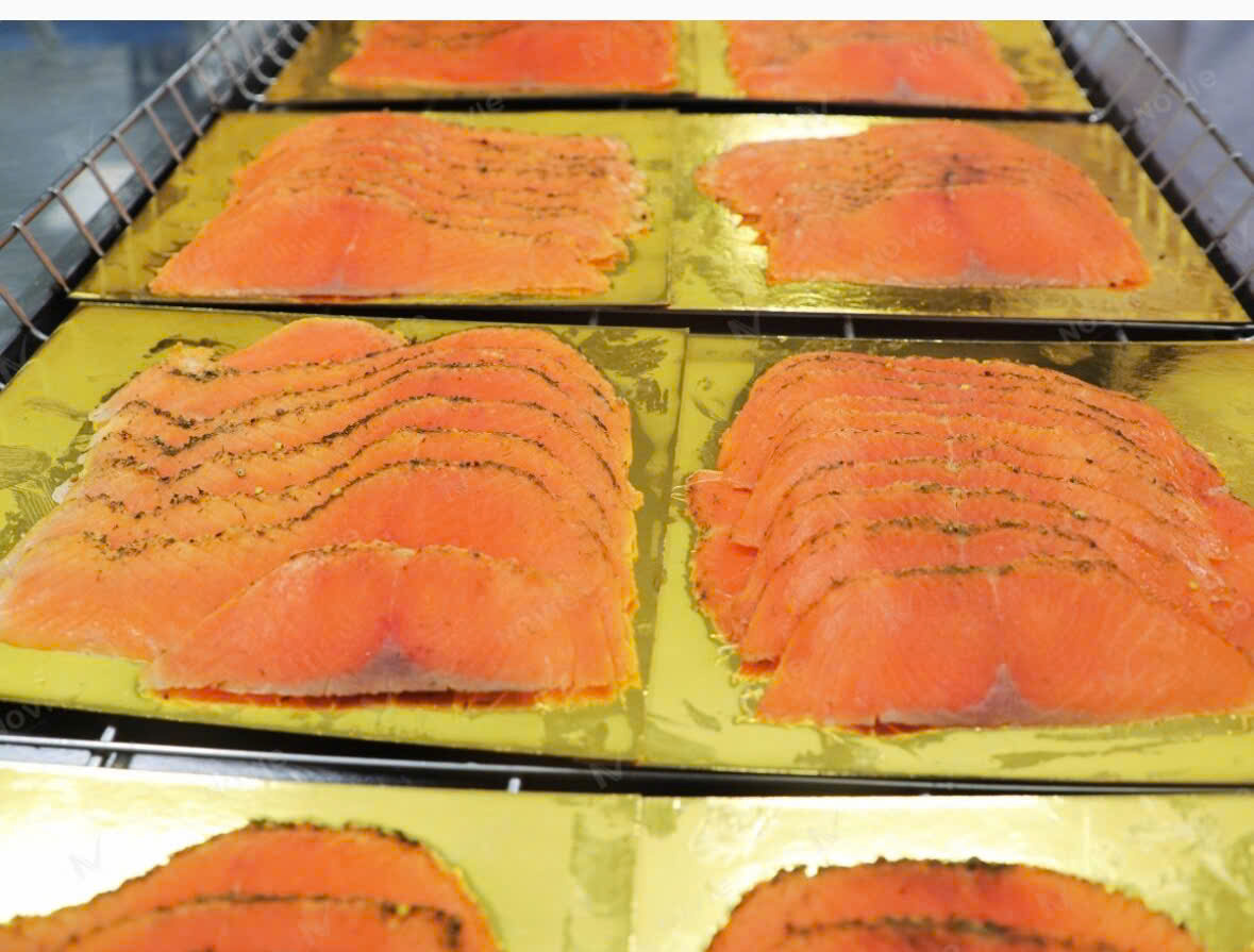 Cá hồi hun khói nguyên vị tại Amazing Foods
