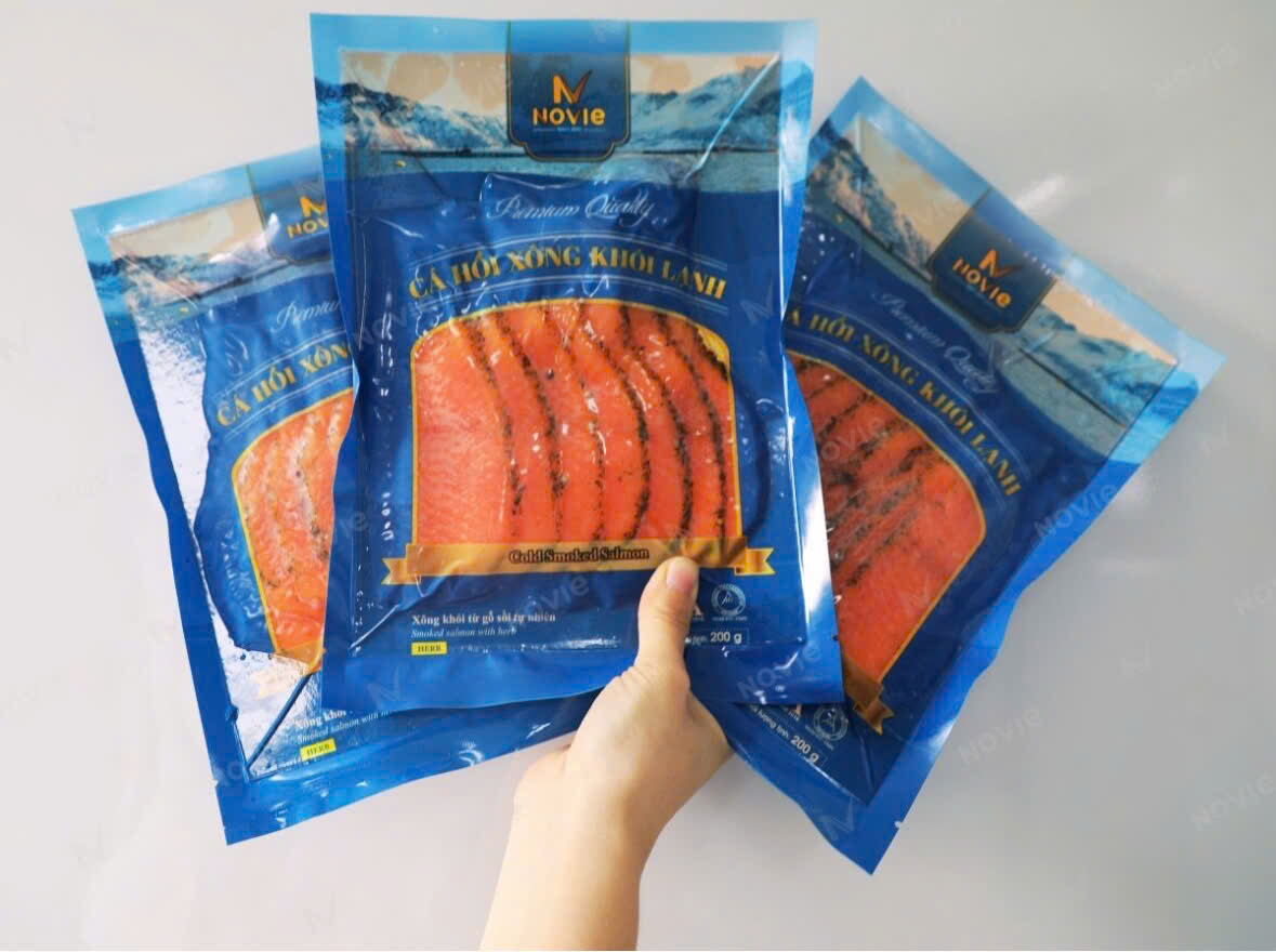 Cá hồi hun khói nguyên vị tại Amazing Foods