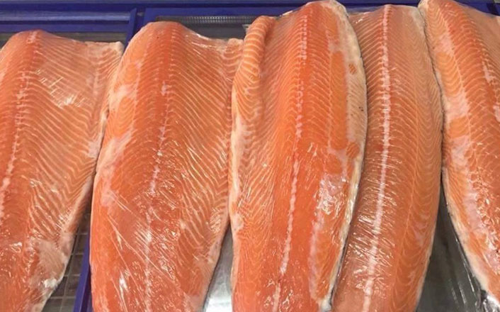 Amazong Foods hỗ trợ phi lê cá thành các phần khác nhau nếu khách yêu cầu