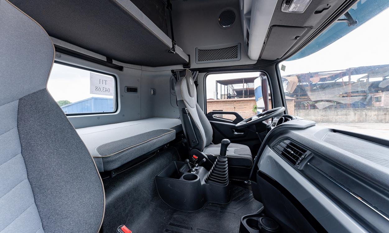 Xe đầu kéo Dongfeng Hoàng Huy D320 New 420HP(6X4)