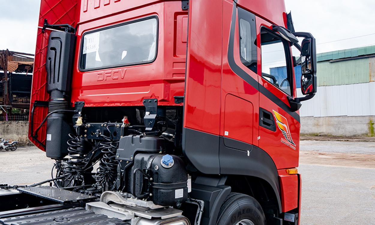 Xe đầu kéo Dongfeng Hoàng Huy D320 New 420HP(6X4)