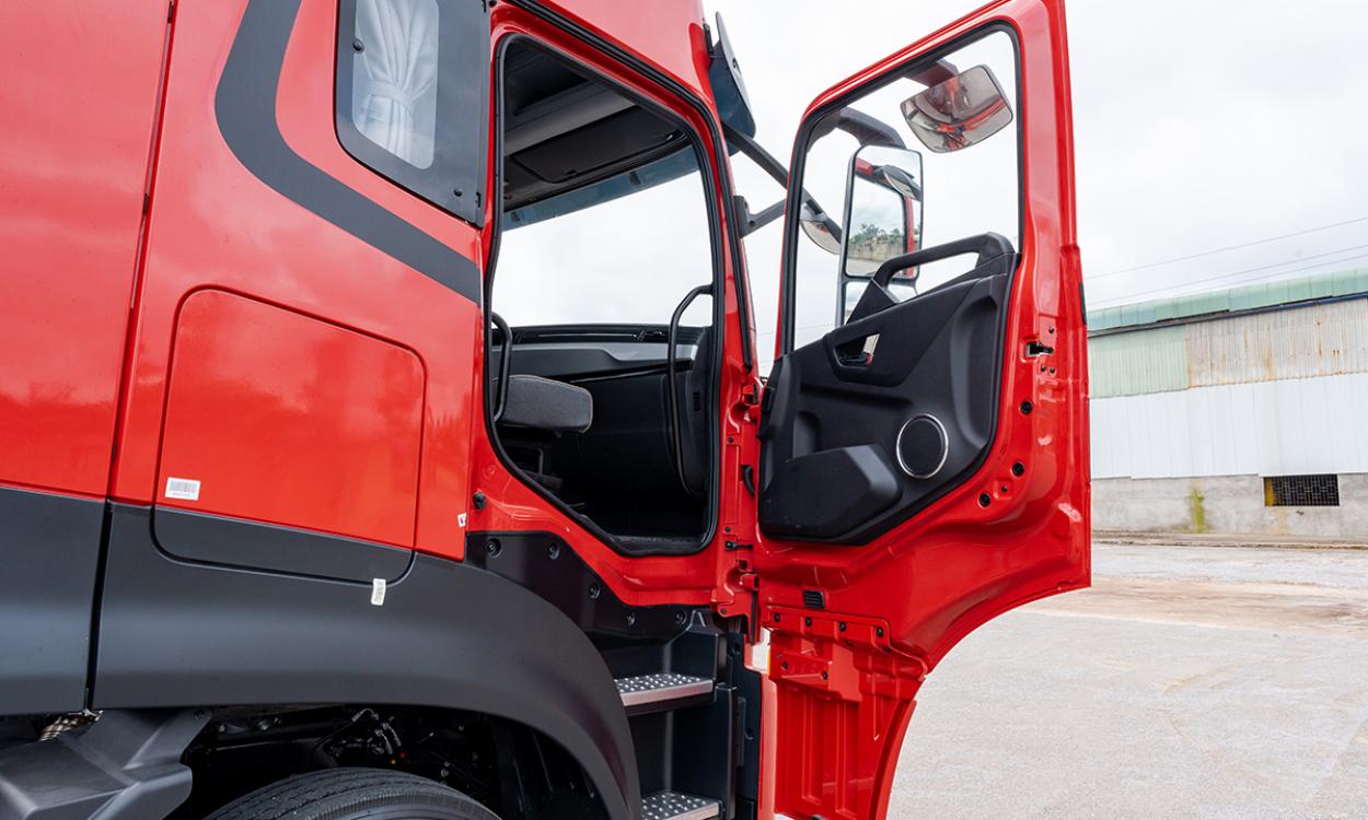 Xe đầu kéo Dongfeng Hoàng Huy D320 New 420HP(6X4)