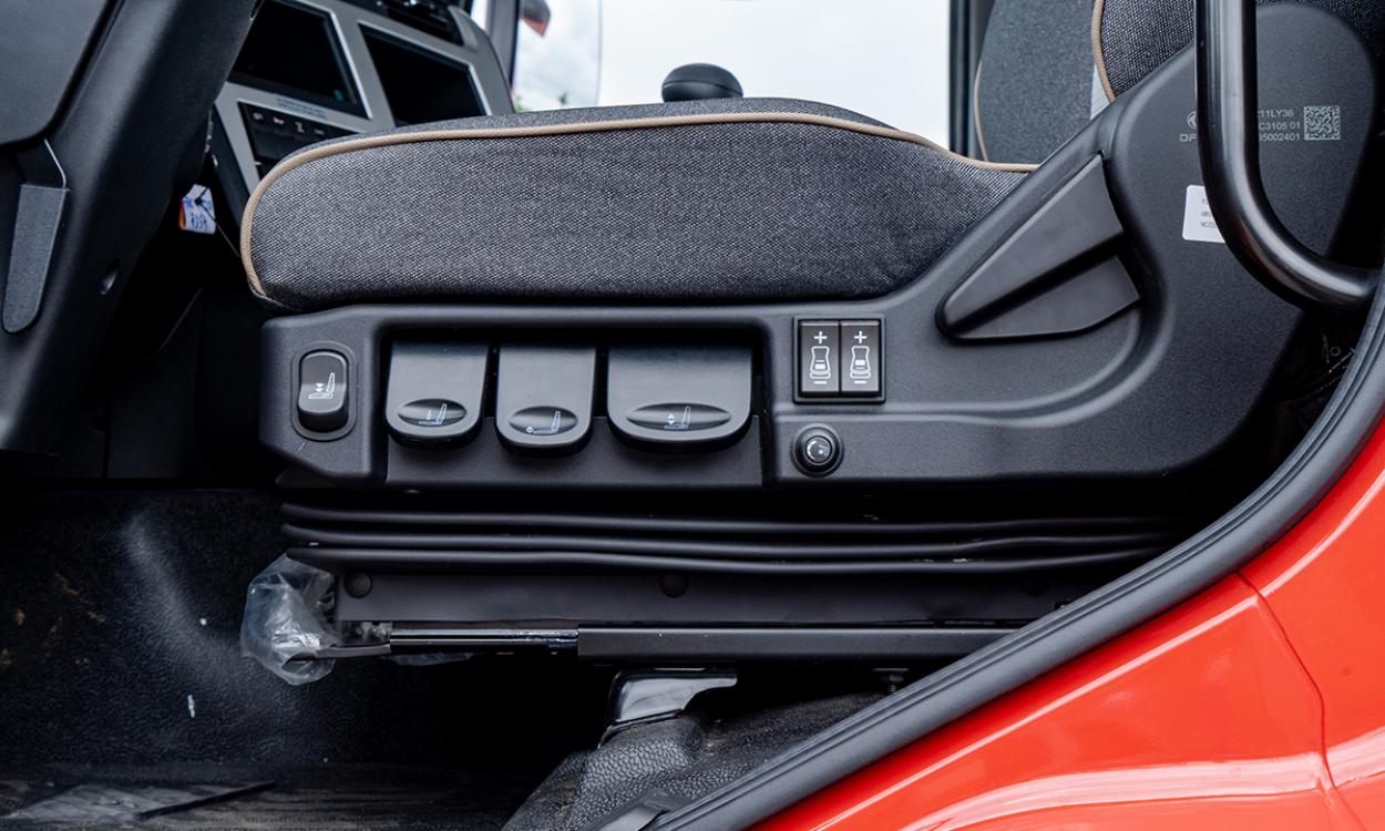 Xe đầu kéo Dongfeng Hoàng Huy D320 New 420HP(6X4)