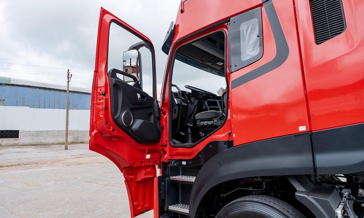 Xe đầu kéo Dongfeng Hoàng Huy D320 New 420HP(6X4)