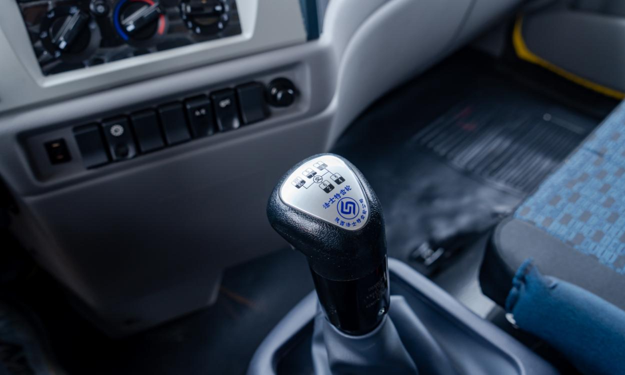Xe tải Dongfeng B180 (4x2) thùng mui 7.5M - Tải 9 tấn Hoàng Huy