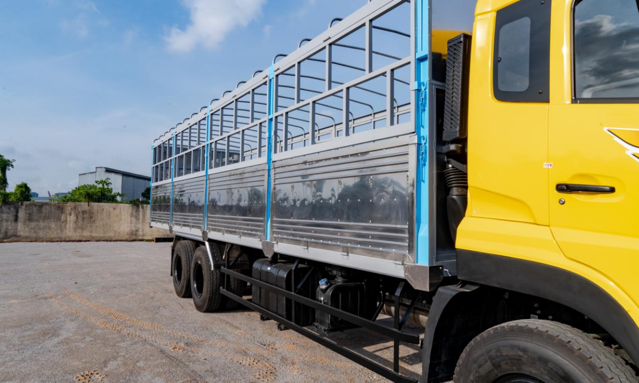Xe tải Dongfeng C270 (6x4) thùng mui 9.45M - Tải 13.15 tấn Hoàng Huy