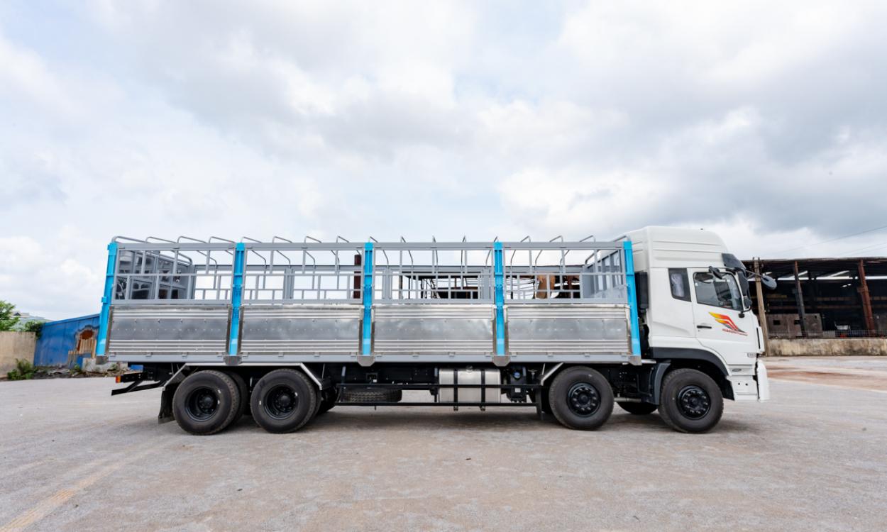 Xe tải Dongfeng L315 8x4 thùng mui 9.36m đầu cao tải 17.95 tấn Hoàng Huy