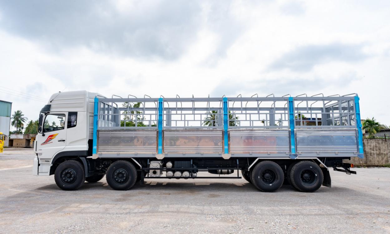 Xe tải Dongfeng L315 8x4 thùng mui 9.36m đầu cao tải 17.95 tấn Hoàng Huy