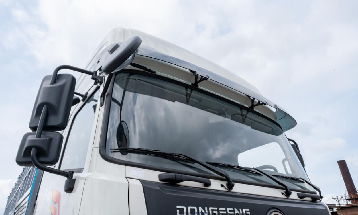 Xe tải Dongfeng L315 8x4 thùng mui 9.36m đầu cao tải 17.95 tấn Hoàng Huy