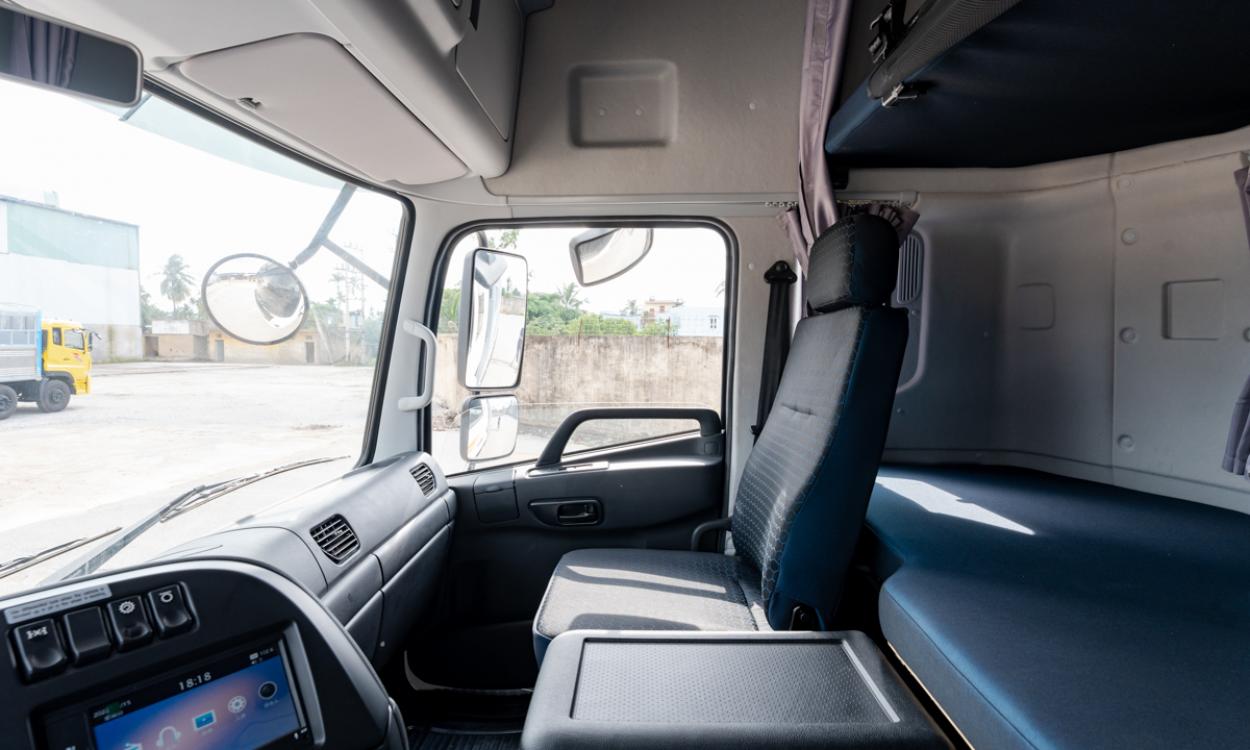 Xe tải Dongfeng L315 8x4 thùng mui 9.36m đầu cao tải 17.95 tấn Hoàng Huy