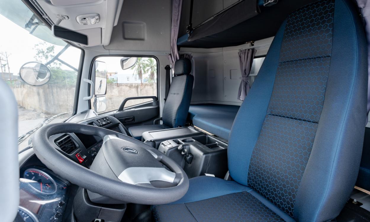 Xe tải Dongfeng L315 8x4 thùng mui 9.36m đầu cao tải 17.95 tấn Hoàng Huy