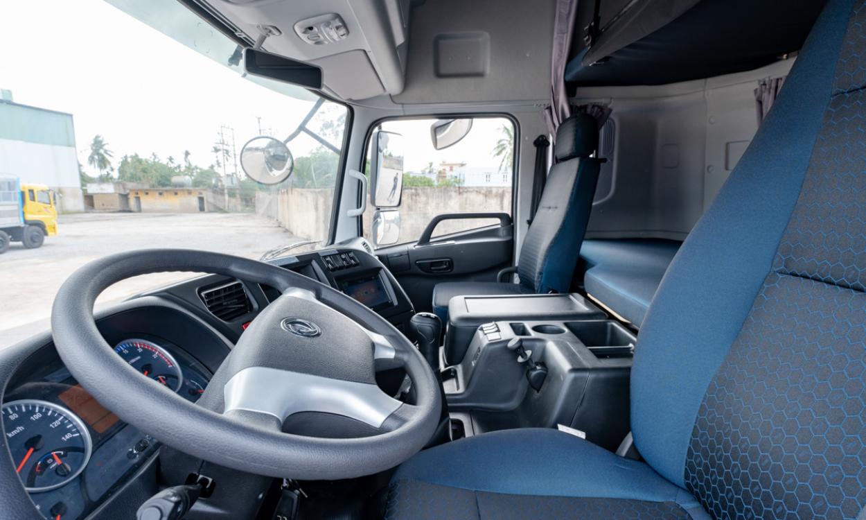 Xe tải Dongfeng L315 8x4 thùng mui 9.36m đầu cao tải 17.95 tấn Hoàng Huy