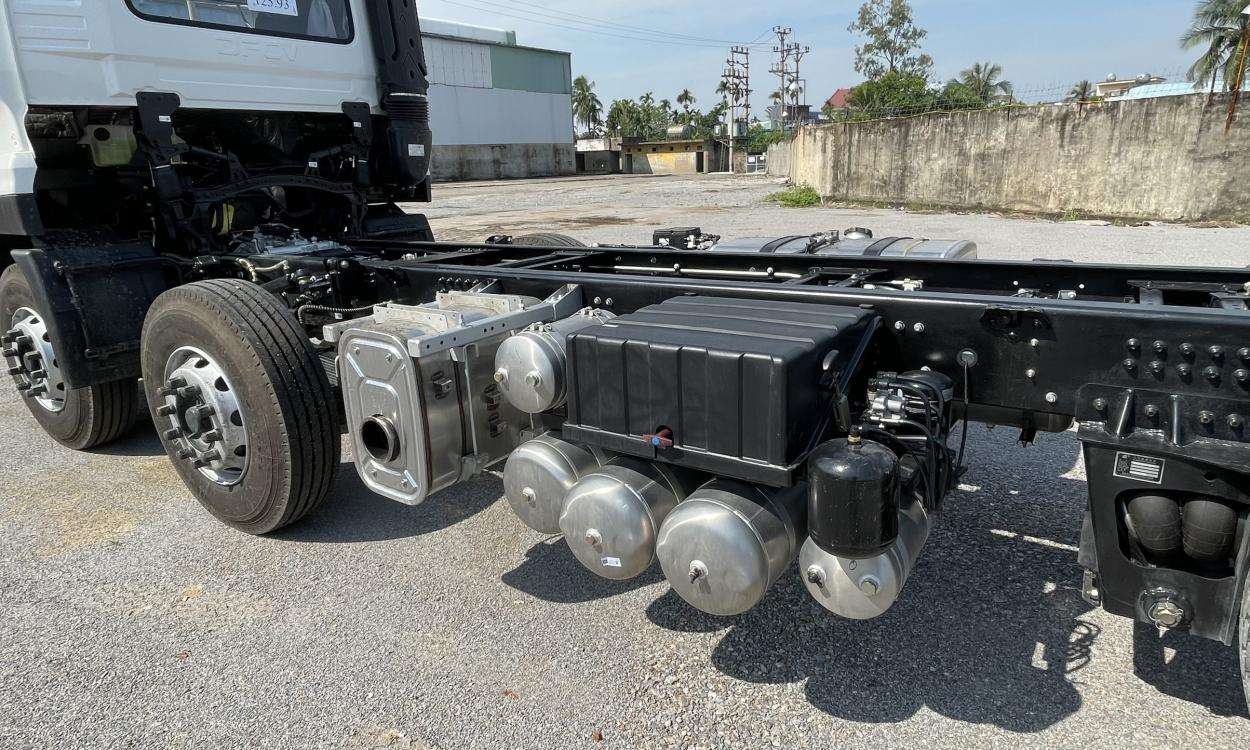 Xe tải L360 (10x4) - Đầu cao - Tải 21.45 tấn Hoàng Huy Dongfeng