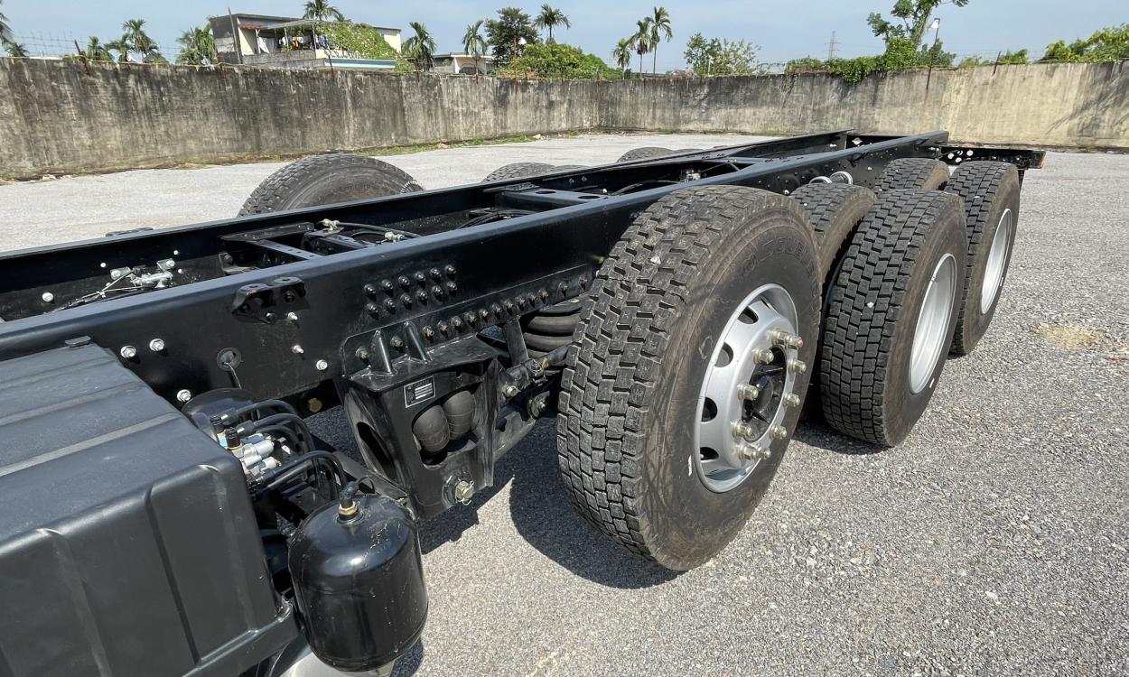 Xe tải L360 (10x4) - Đầu cao - Tải 21.45 tấn Hoàng Huy Dongfeng