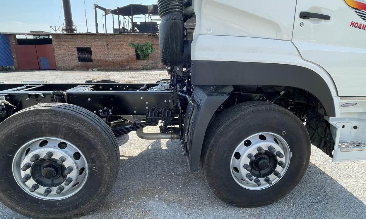 Xe tải L360 (10x4) - Đầu cao - Tải 21.45 tấn Hoàng Huy Dongfeng
