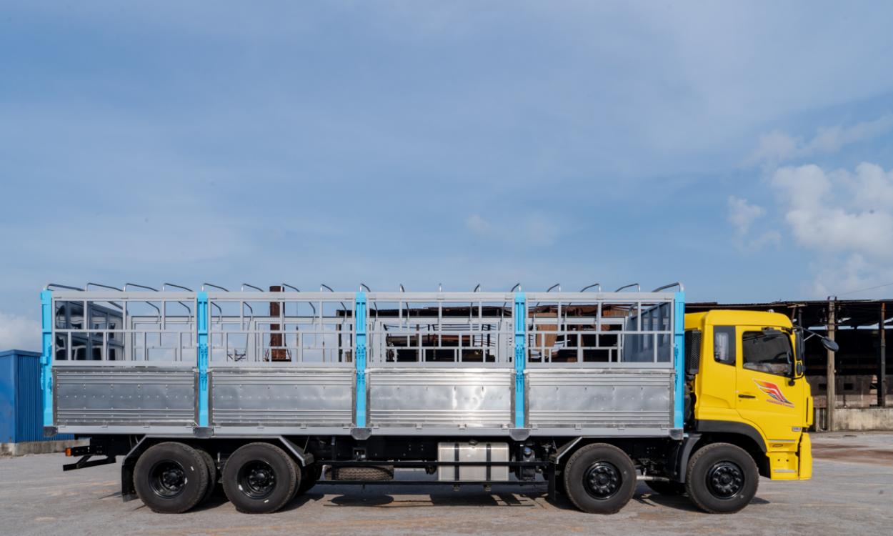 Xe tải L315 (8x4) thùng mui 9.5M - Đầu thấp - Tải 17.95 tấn Hoàng Huy Dongfeng