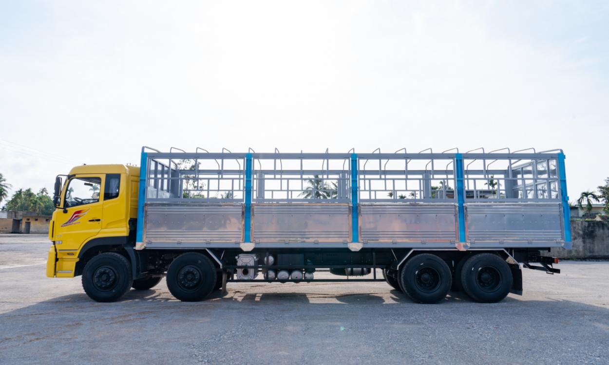 Xe tải L315 (8x4) thùng mui 9.5M - Đầu thấp - Tải 17.95 tấn Hoàng Huy Dongfeng