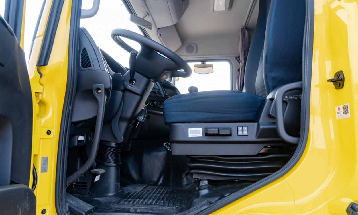 Xe tải L315 (8x4) thùng mui 9.5M - Đầu thấp - Tải 17.95 tấn Hoàng Huy Dongfeng