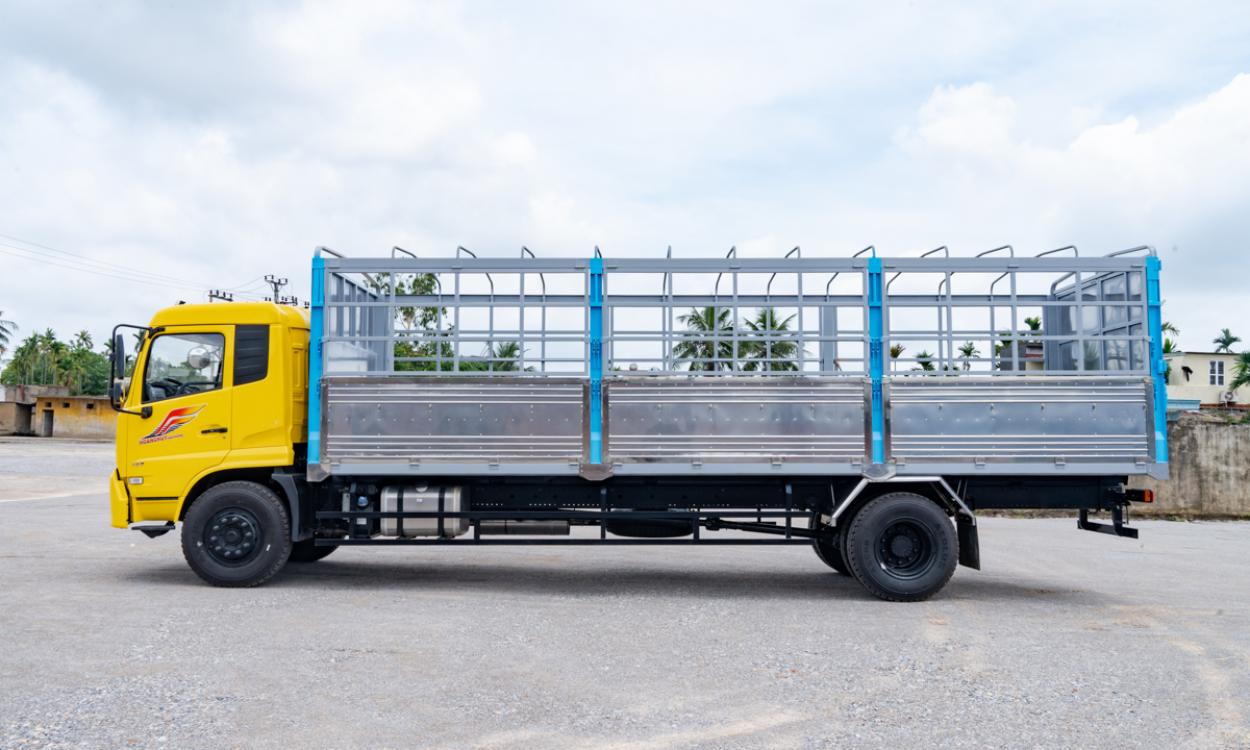 Xe tải Dongfeng B180 (4x2) thùng mui 7.5M - Tải 9 tấn Hoàng Huy