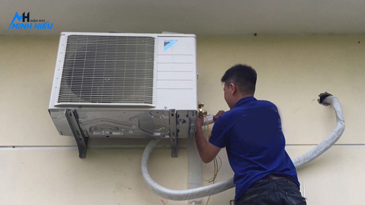 Vệ sinh giàn nóng ngoài trời