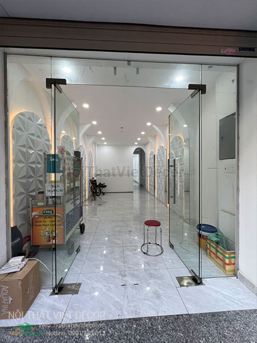 Nội thất Việt Decor khảo sát lên phương án thiết kế, thi công nội thất, hoàn thiện, biển hiệu cửa hàng thời trang consolism quận 1 hồ chí minh