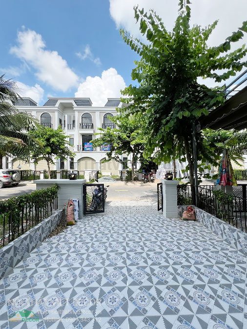 Nội Thất Việt Decor thiết kế thi công nội thất, tủ bếp gỗ công nghiệp Ba Thanh nhà liên kế 3 tầng dự án nhà liên kế Lavilla Green City Tân An, Long An, sân