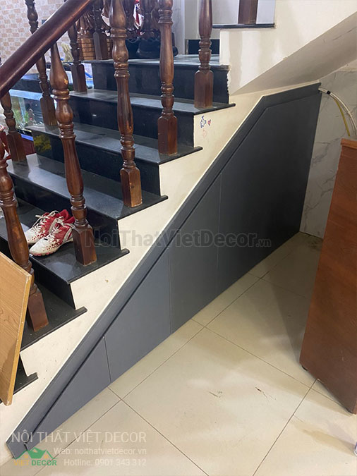 Nội thất Việt Decor thiết kế thi công tủ bếp hiện đại chữ I, gỗ công nghiệp MDF chống ẩm phủ melamine, nhựa sơn 2k An Cường quận Tân Phú Hồ Chí Minh - Tủ bếp dưới thang bộ