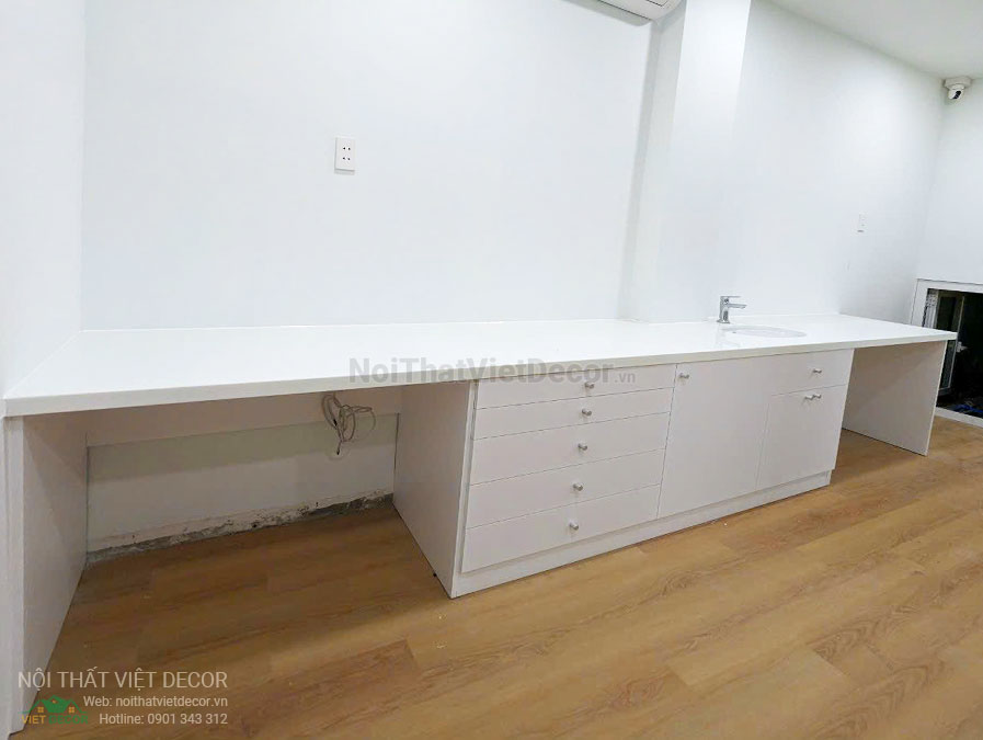Nội thất Việt Decor thiết kế thi công nội thất, hoàn thiện phòng khám nha khoa Trung Anh Tâm quận 10 thành phố Hồ Chí Minh, bàn làm việc