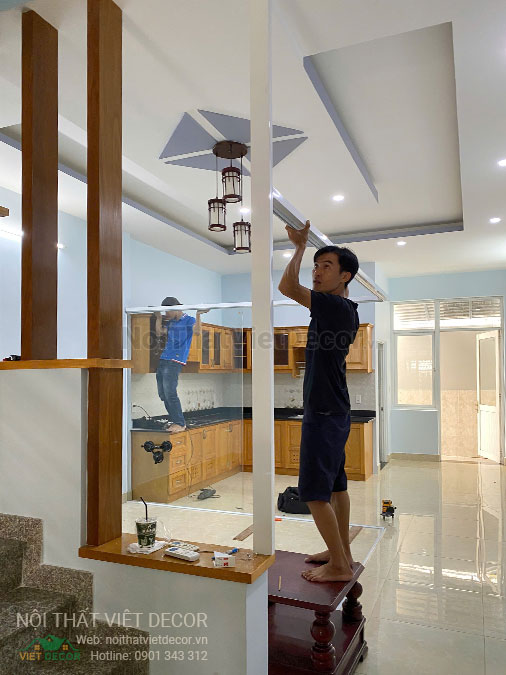 Nội thất Việt Decor thiết kế thi công nội thất, hoàn thiện trung tâm luyện chữ Ngân Hà thành phố Thủ Đức, thi công vách kính cường lực phòng học