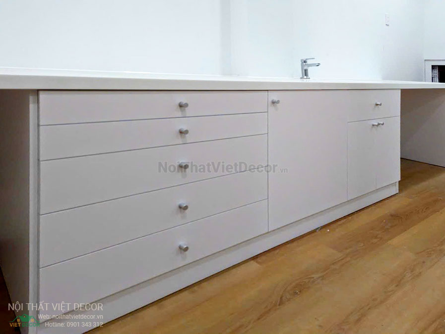 Nội thất Việt Decor thiết kế thi công nội thất, hoàn thiện phòng khám nha khoa Trung Anh Tâm quận 10 thành phố Hồ Chí Minh, bàn làm việc
