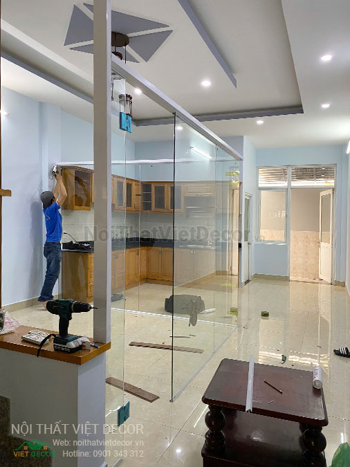 Nội thất Việt Decor thiết kế thi công nội thất, hoàn thiện trung tâm luyện chữ Ngân Hà thành phố Thủ Đức, thi công vách kính cường lực phòng học