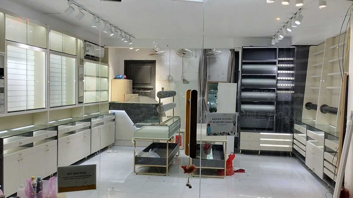 Thiết kế thi công nội thất cửa hàng thời trang chị Linh Gò Vấp, gỗ công nghiệp Hồng Nghi
