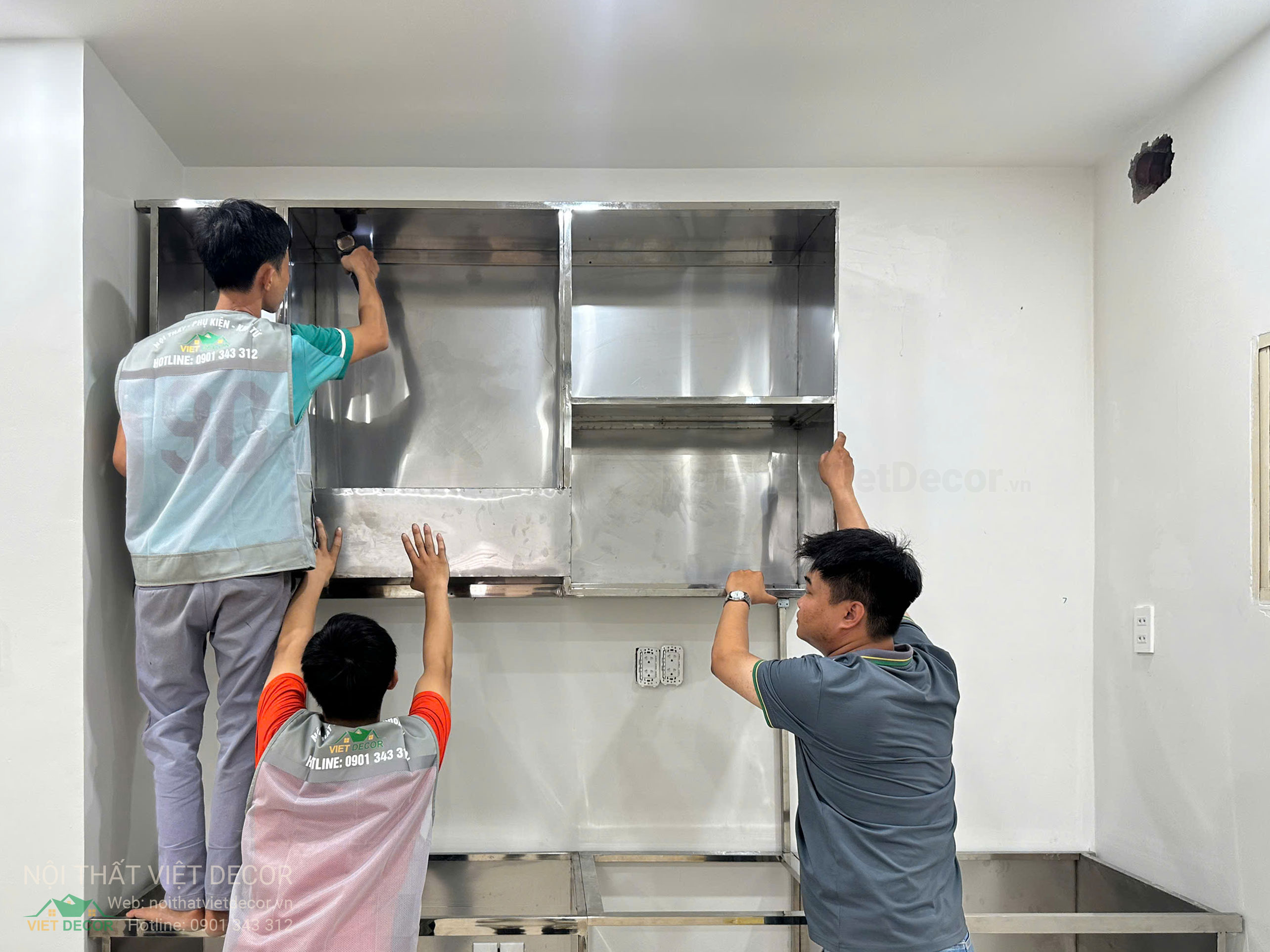 Nội Thất Việt Decor thiết kế thi công tủ bếp inox cánh kính Bình Thạnh Tp HCM
