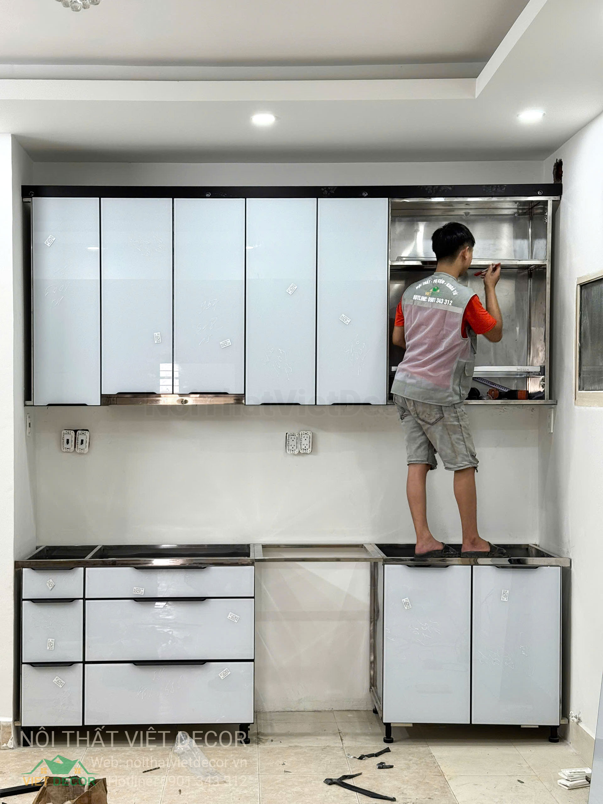 Nội Thất Việt Decor thiết kế thi công tủ bếp inox cánh kính Bình Thạnh Tp HCM