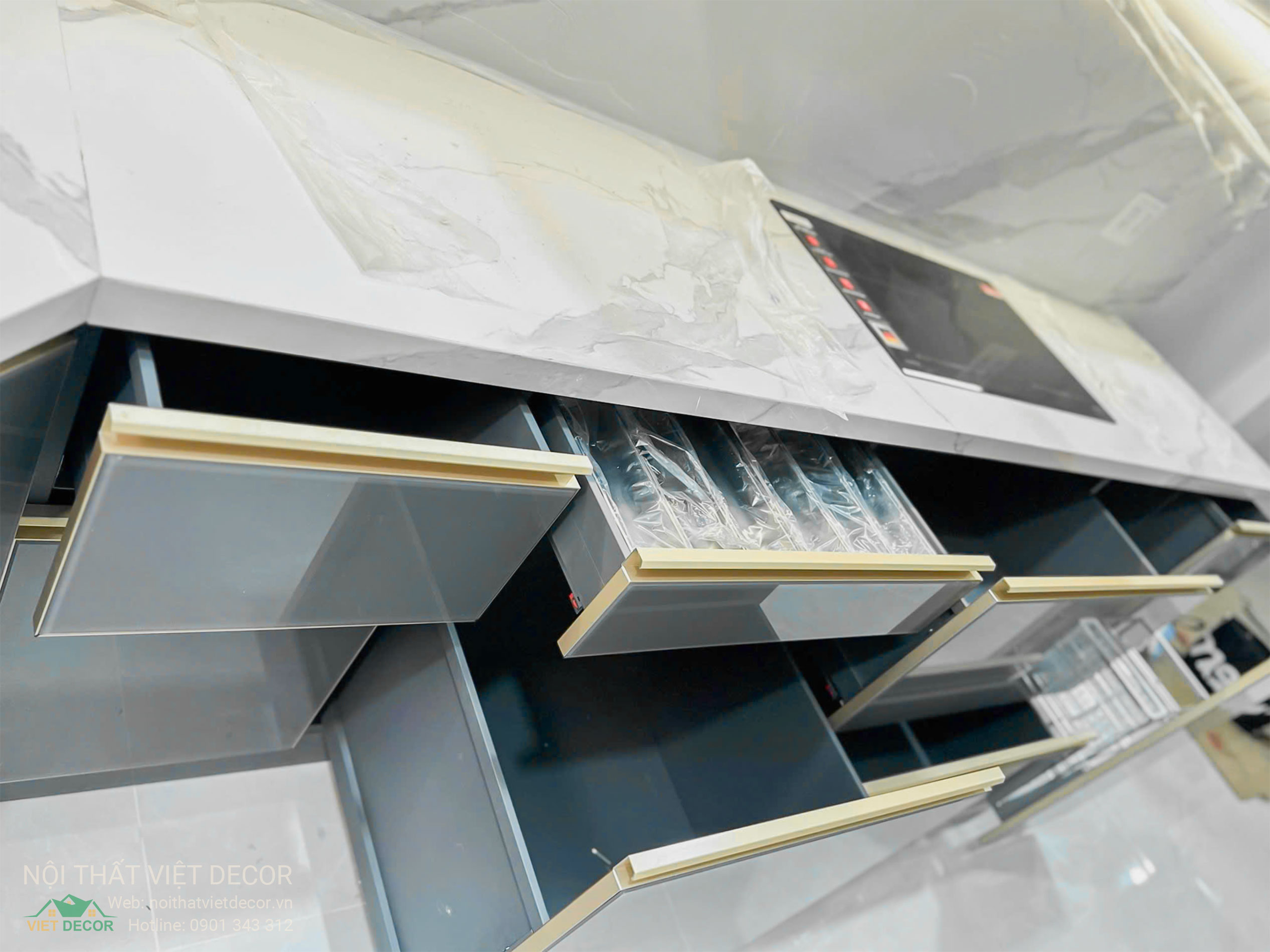 Nội Thất Việt Decor thiết kế thi công tủ bếp inox cánh kính phường Tân Hưng (quận 7) TP HCM